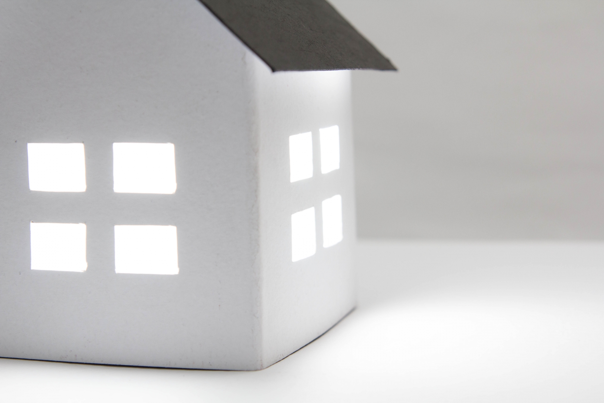 明かりの灯る家