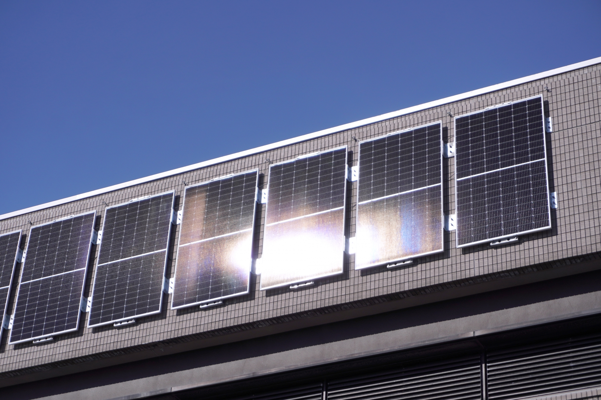 ソーラーパネル(建物側面)02