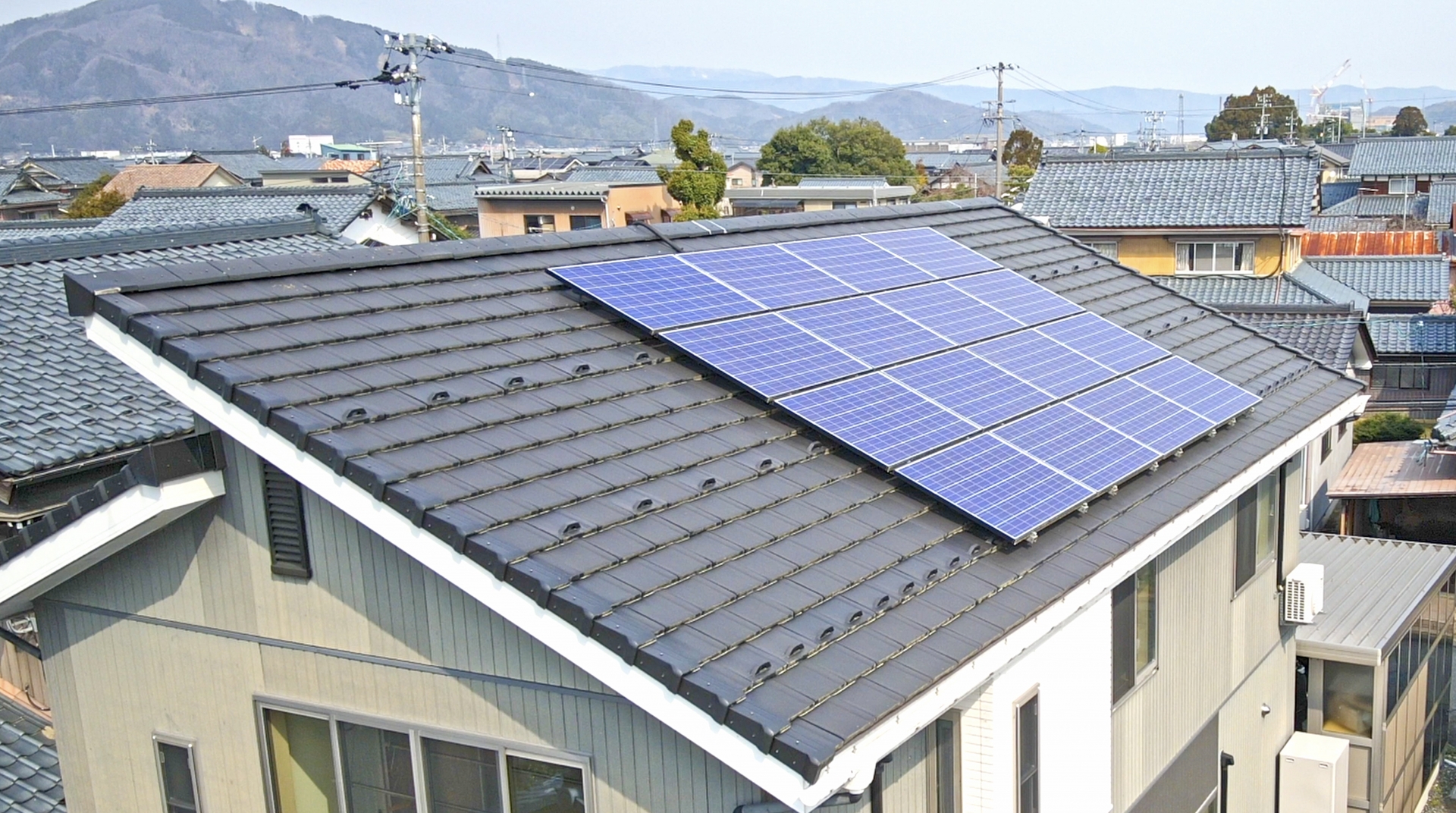 屋根のソーラーパネル