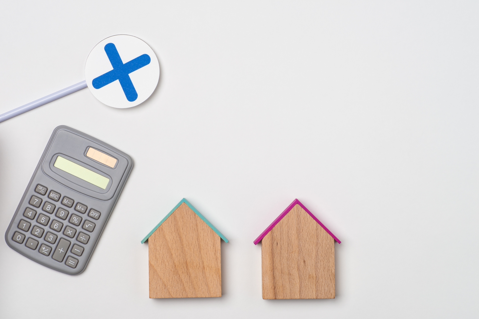 バツ印と住宅のイメージ