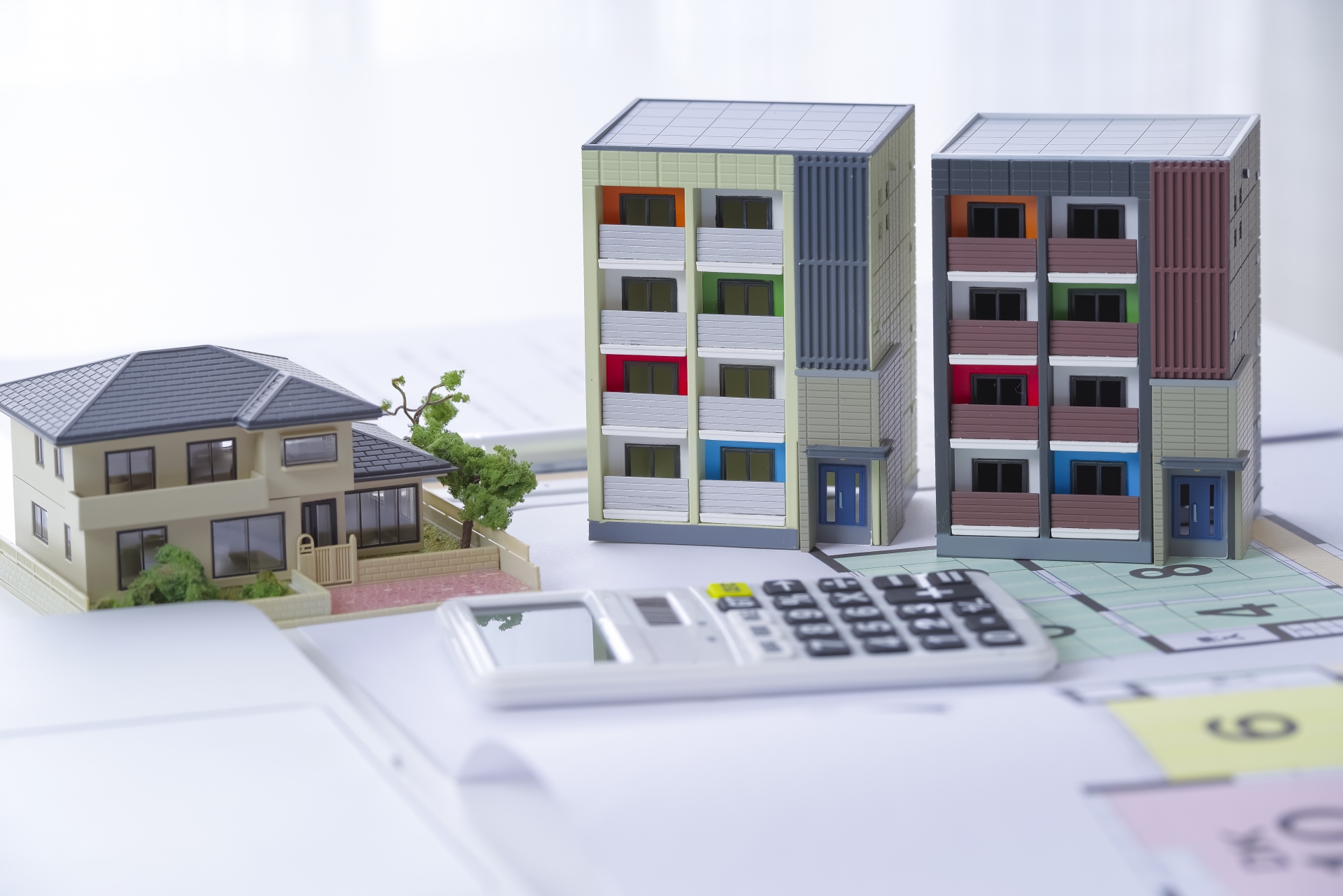 マンションの模型と家の模型