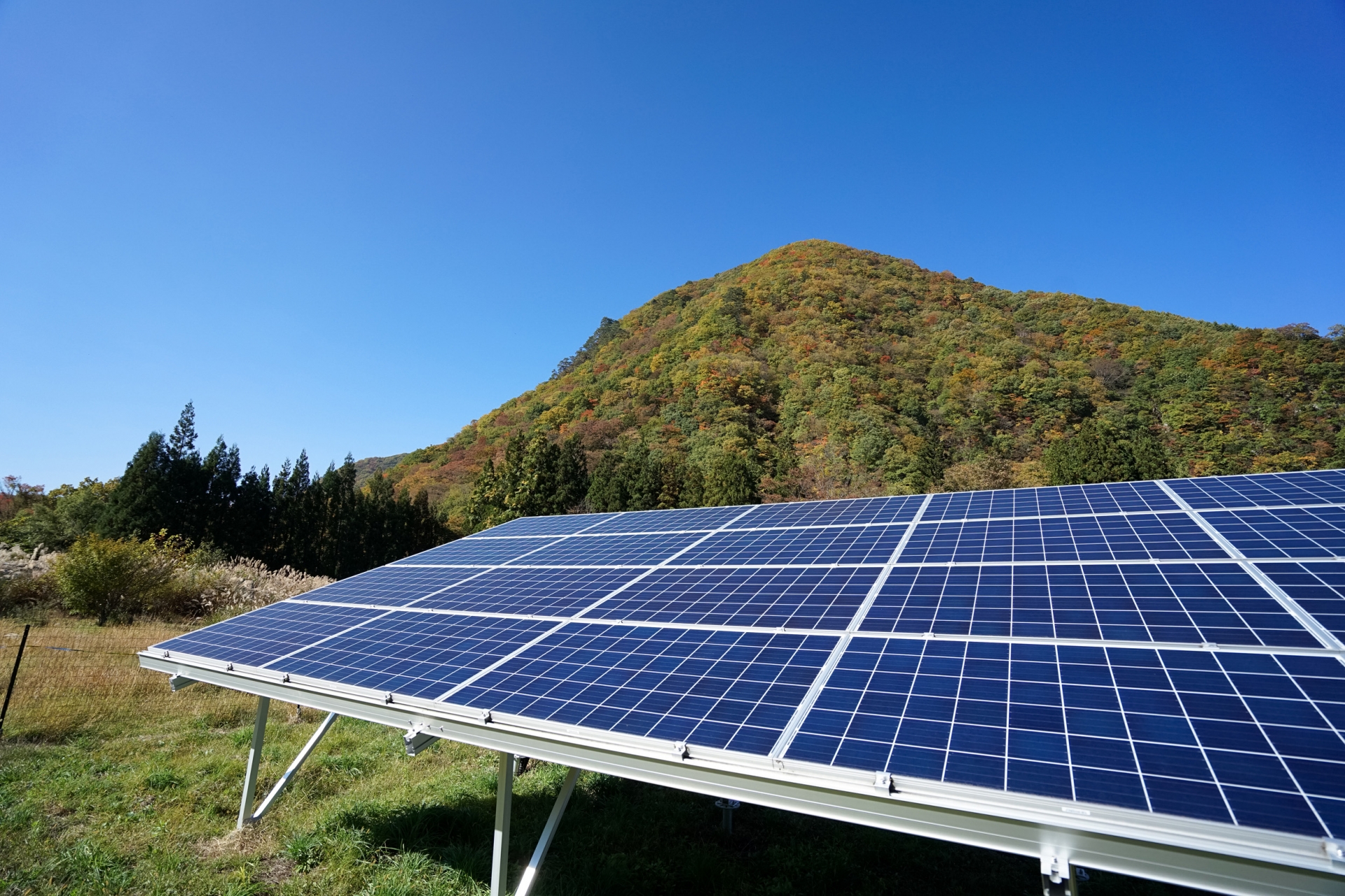 太陽光発電と青空