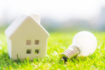 オール電化住宅の4人家族の電気代平均額は？高くなる原因や費用を安くする方法を解説