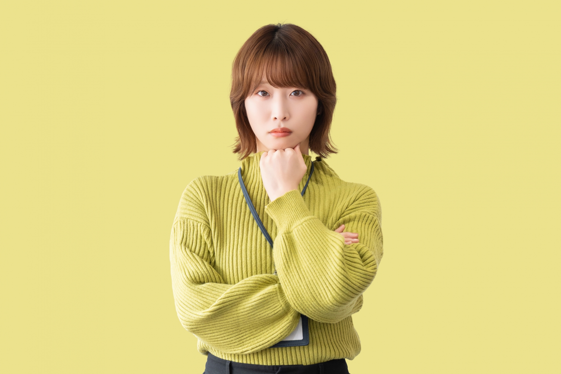 困った表情の女性・ビジネスウーマン