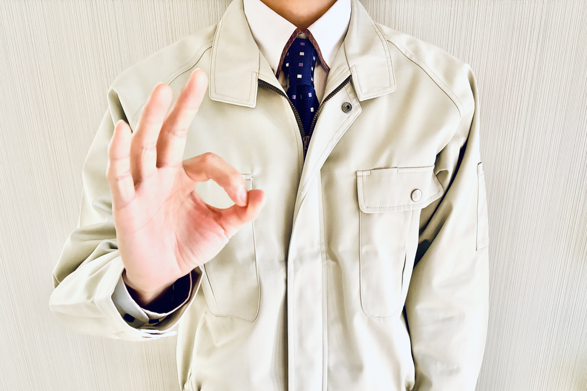 OKサインを出す作業員