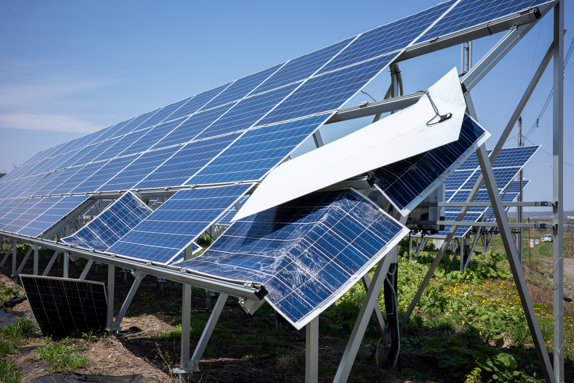 壊れたソーラーパネル