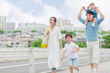 太陽光発電にかかる税金の種類は？固定資産税や所得税がかかるケース、控除のための対策を解説