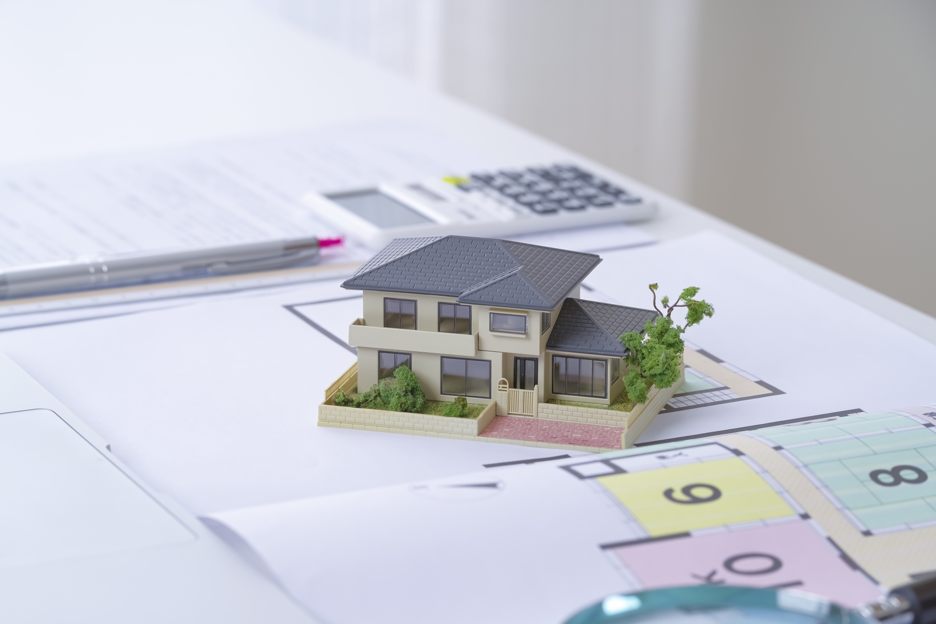 住宅建築や不動産購入を検討するイメージ