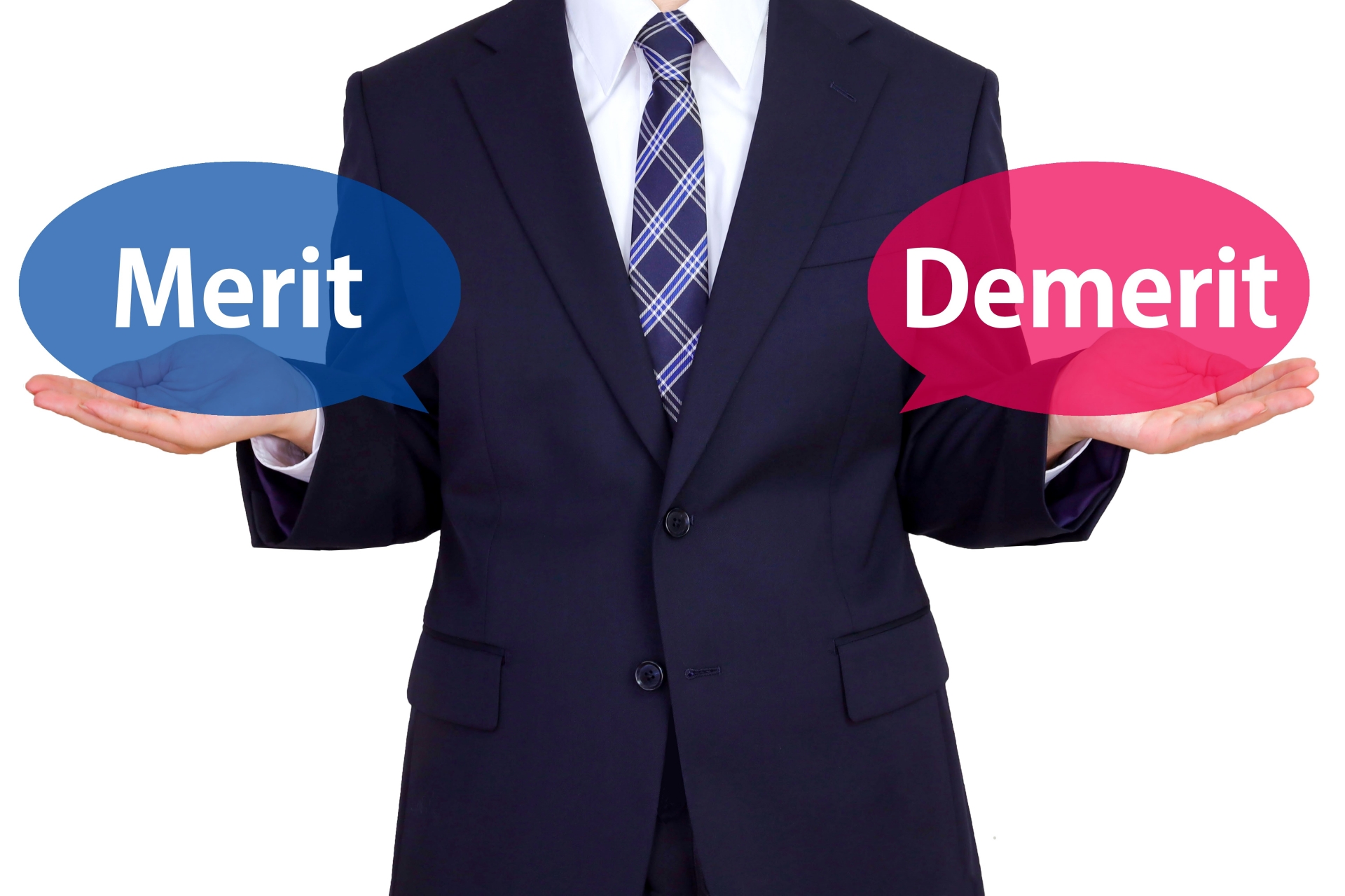 メリットとデメリットを比較する男性