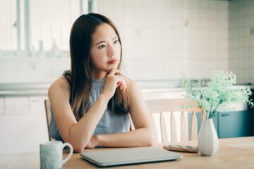 電気代値上げの原因は？対策や太陽光発電で電気料金を削減できる理由、どのくらい安くなるかも解説