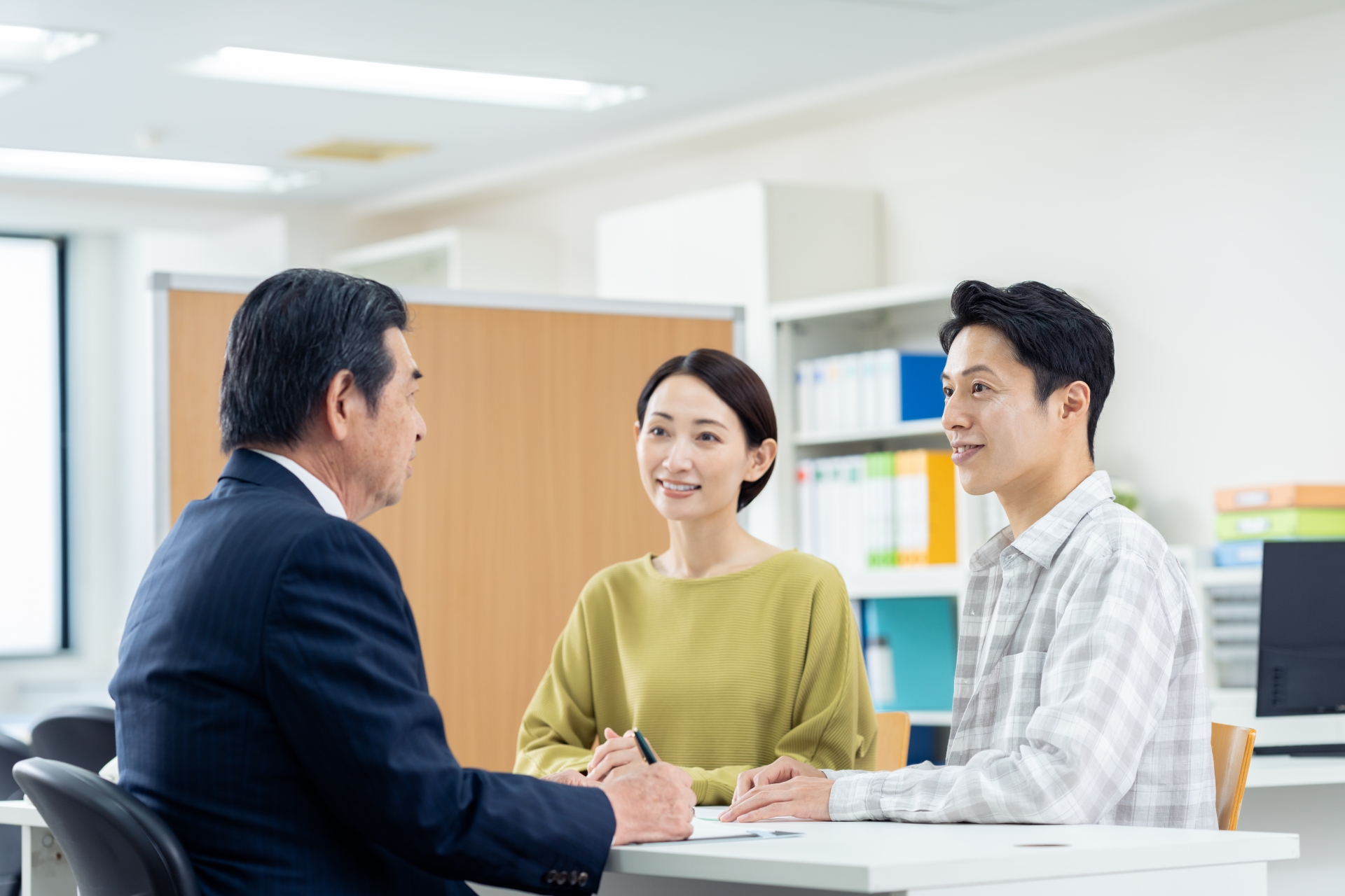 相談するミドルの夫婦
