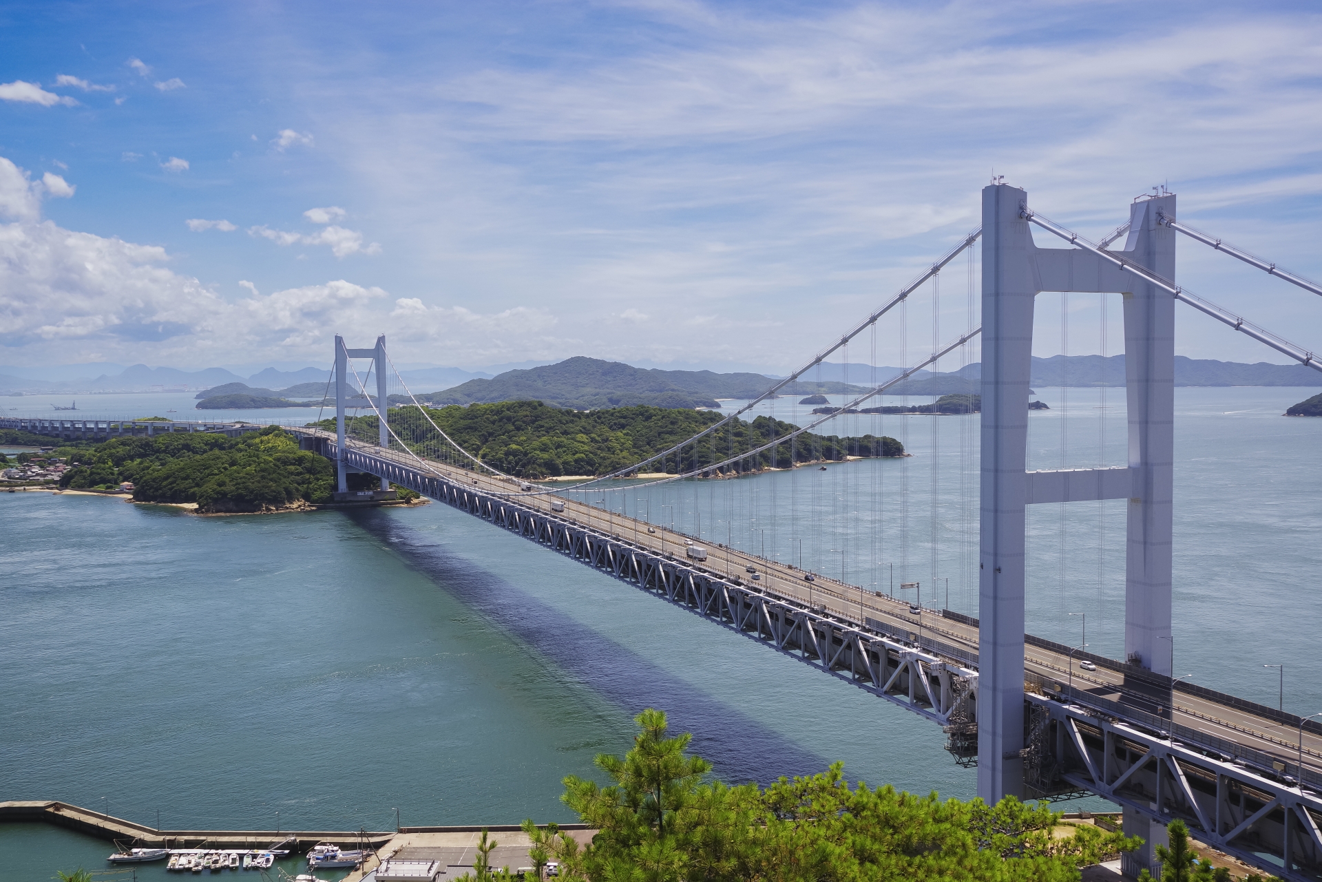 倉敷・鷲羽山から望む瀬戸大橋の全景