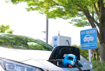 蓄電目的なら蓄電池と電気自動車はどちらを買うべき？メリットとデメリット、迷ったときのポイントを解説