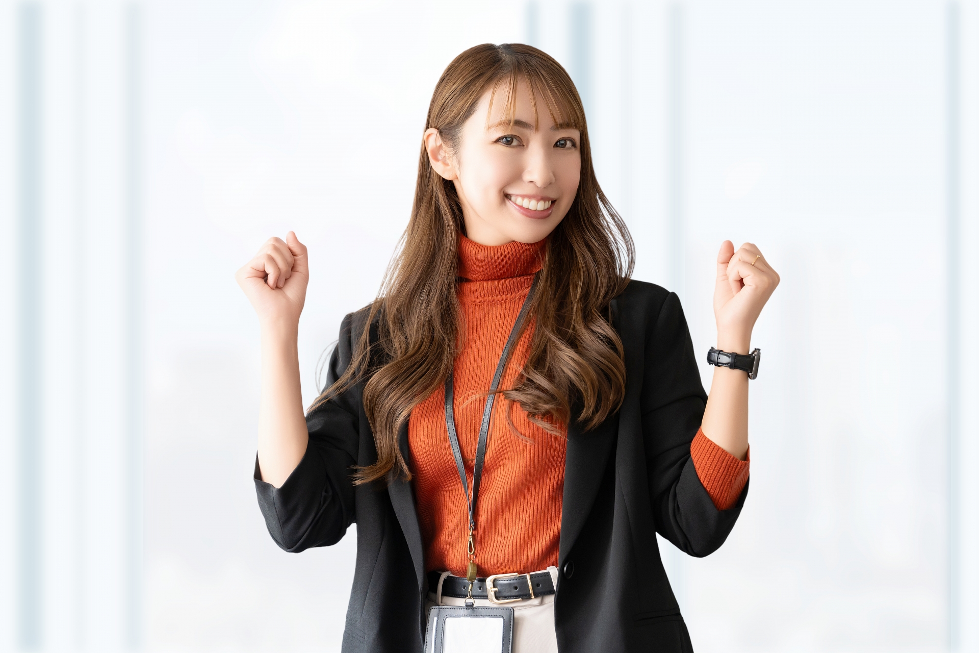 ガッツポーズをする女性・ビジネスウーマン