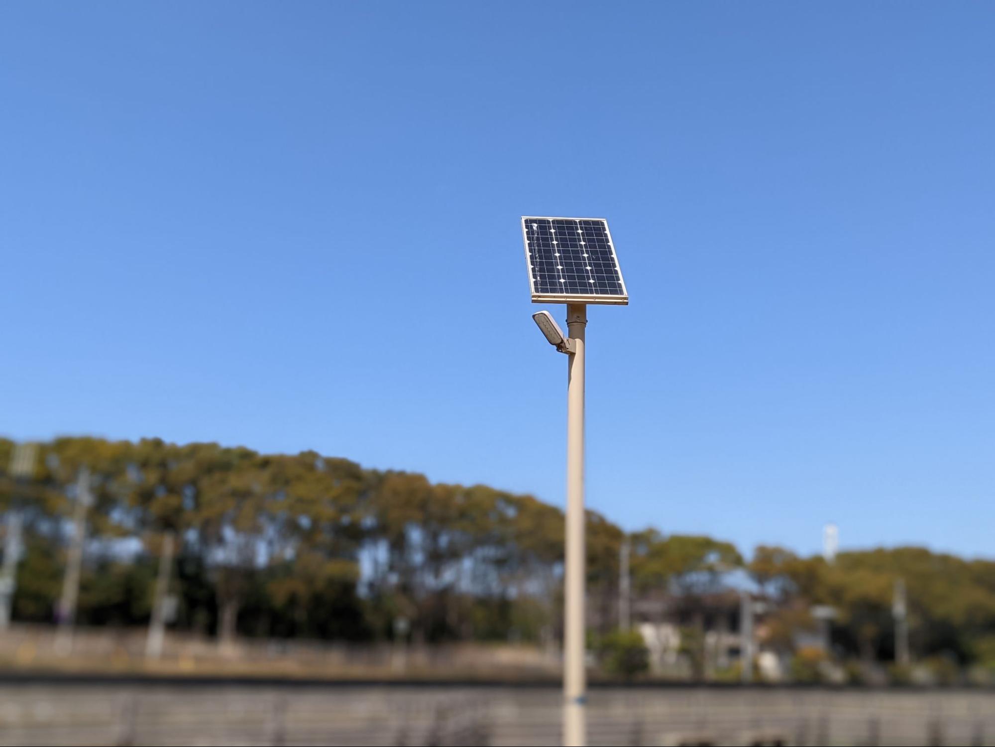 太陽光発電の街路灯