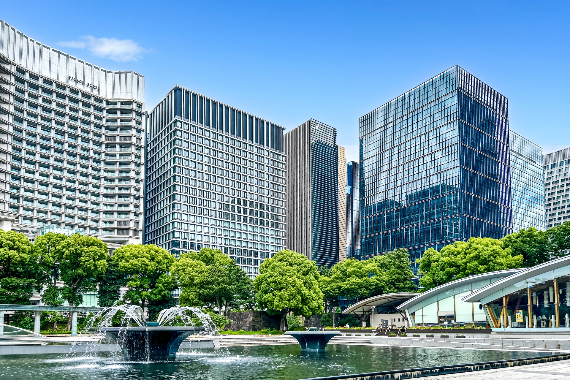 高層ビルが並ぶ関東エリアの街並み