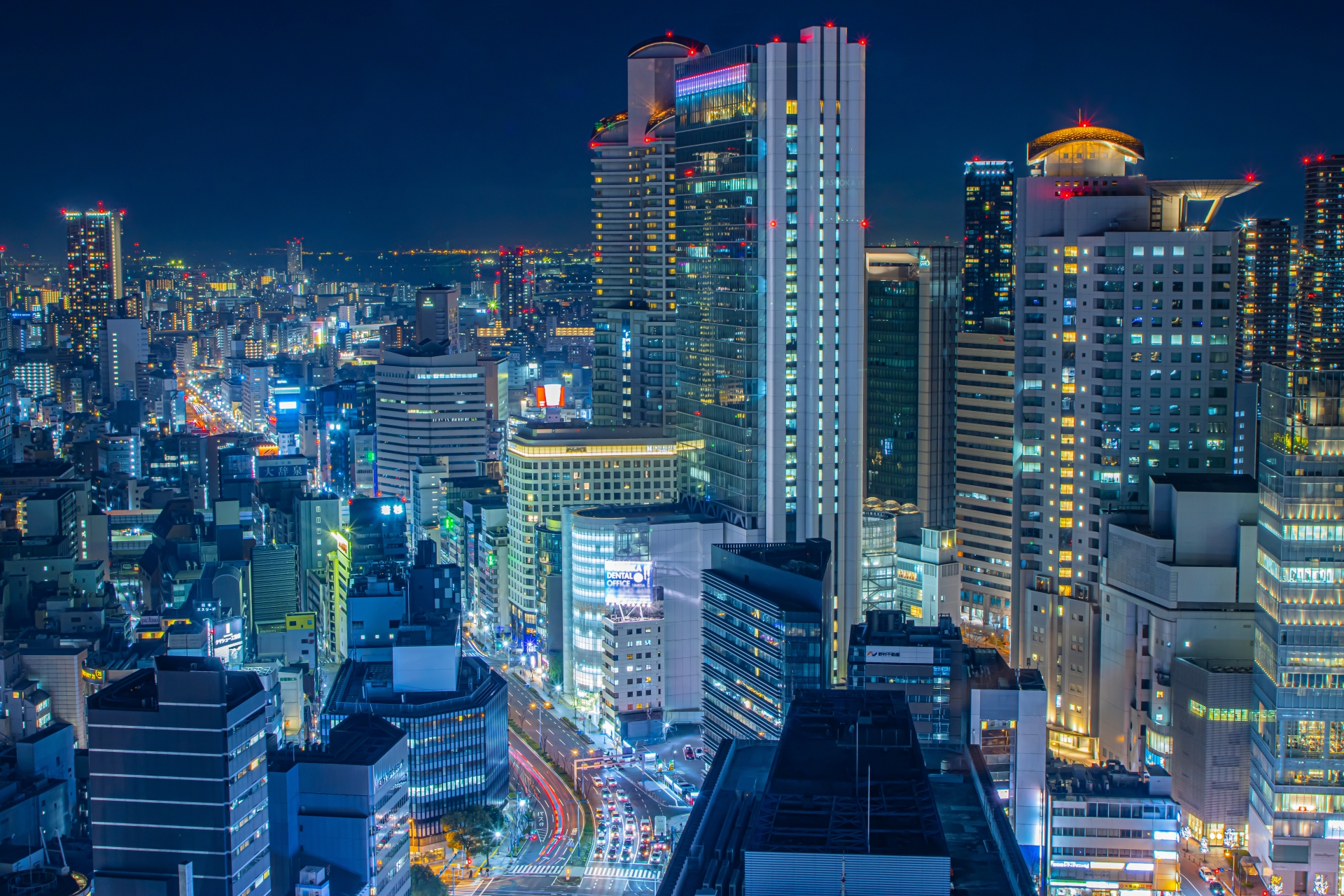 高層ビルの夜景