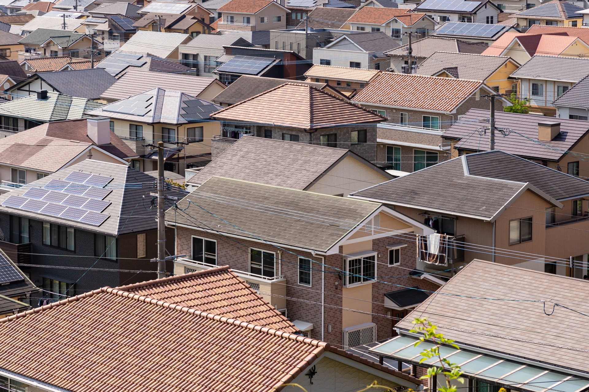 屋根が見える住宅街