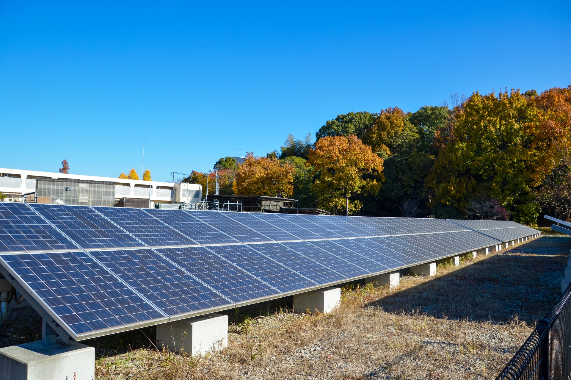 太陽光発電を北面に設置する際の発電効率を高める方法
