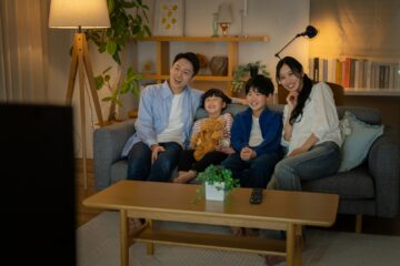 夜間の電気代が安いプランとは？さらに抑える方法や蓄電池の仕組み、コストシミュレーションを解説